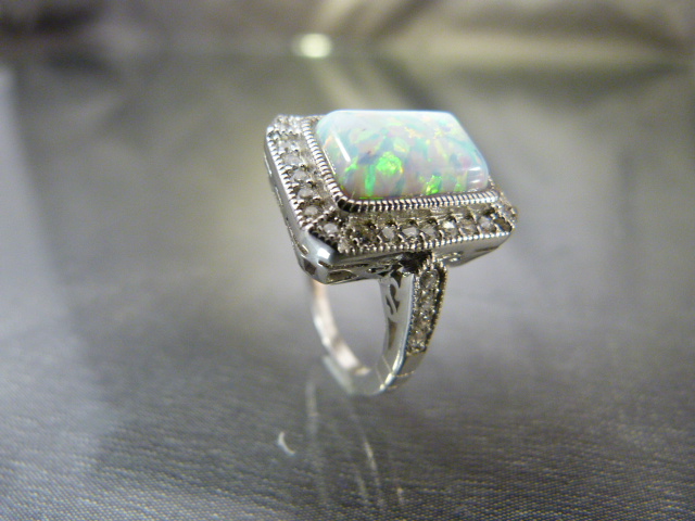Silver Art Deco-style ring set with opal UK - N