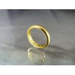 22ct Gold wedding band hallmarked ACCo (total weight approx 4.6g)