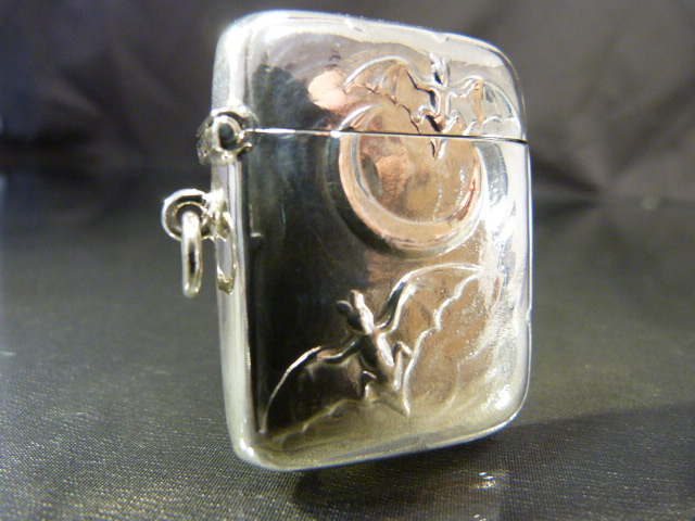 Silver vesta case depicting bats and the moon - Image 2 of 5