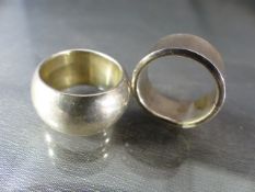 Two heavy silver band rings - approx weight - 15.9g