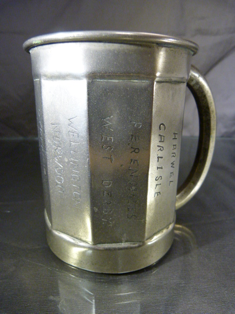 Hallmarked silver handle cake slice 1960 Sheffield. Along with a Military trinket pot marked 2430 - Image 2 of 11