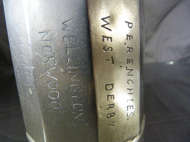 Hallmarked silver handle cake slice 1960 Sheffield. Along with a Military trinket pot marked 2430 - Image 3 of 11