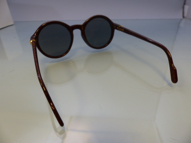 MUST DE CARTIER PARIS - Pair of 1980's Cartier sunglasses in original fitted case. The Circular - Image 9 of 11