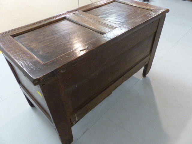 Joined oak 18th Century coffer with fielded panels and rectangular hinged lid. - Image 6 of 9