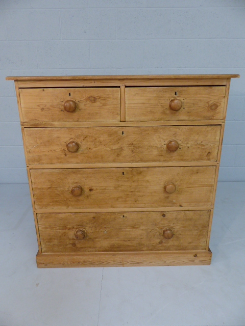 Antique pine chest of 5 drawers