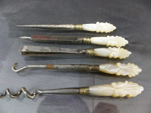 Collection of Curios to include Fruit Knifes, Mother of Pearl sewing set (uncased), Hallmarked - Image 3 of 7