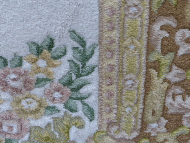 Large beige ground oriental style rug - Image 2 of 3