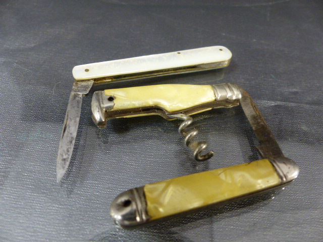 Collection of Curios to include Fruit Knifes, Mother of Pearl sewing set (uncased), Hallmarked - Image 5 of 7