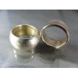 Two heavy silver band rings - approx weight - 15.9g