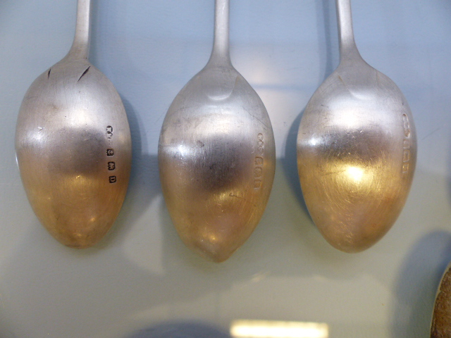 Hallmarked silver teaspoons with beaded decoration, Birmingham 1930. Another Sheffield 1935 and a - Image 5 of 6