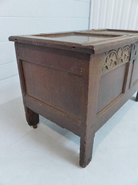 Joined oak 18th Century coffer with fielded panels and rectangular hinged lid. - Image 4 of 9