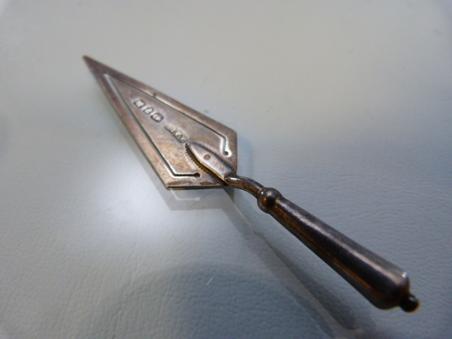 Small silver trinket trowel in the form of a bookmark. Hallmarks for Birmingham 1898. - Image 3 of 4