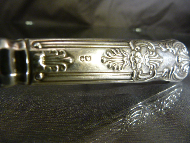 Hallmarked silver handle cake slice 1960 Sheffield. Along with a Military trinket pot marked 2430 - Image 11 of 11