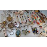 Quantity of costume jewellery