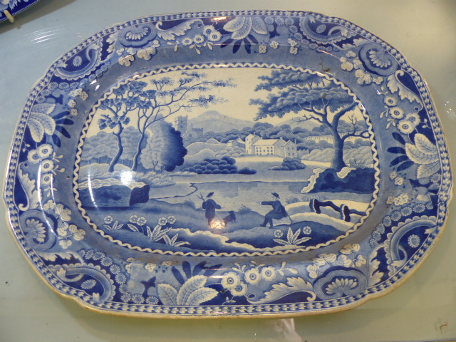 Two 19th century and earlier Pearl ware blue and White meat plates. Both depicting estate houses - Image 2 of 5