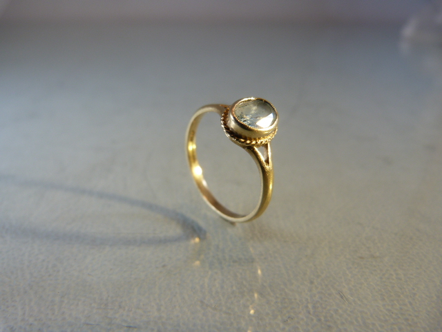 9ct Vintage ladies dress ring with central stone possibly aquamarine - Image 5 of 6