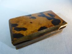 Large tortoise shell and horn snuff box