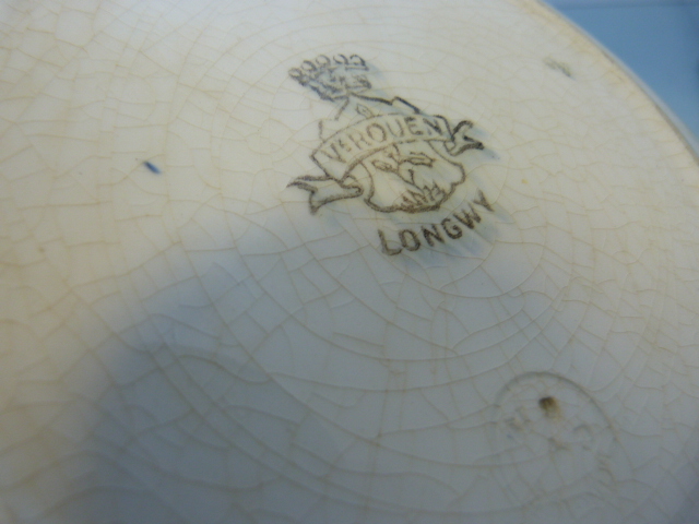 Cabinet and collector plates to include Royal Doulton, Susie Cooper, VeRouen Longwy plate, Mintons - Image 6 of 9