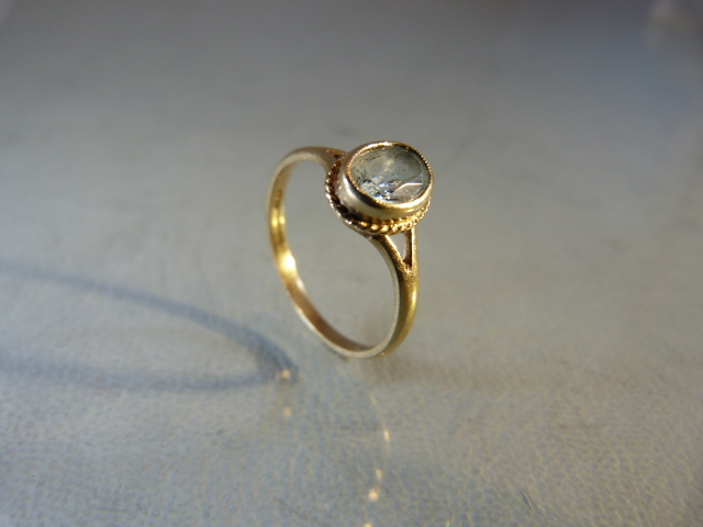 9ct Vintage ladies dress ring with central stone possibly aquamarine