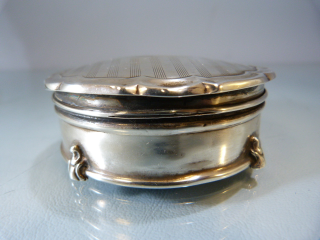 Georgian silver lidded trinket box - Hallmarks Rubbed. Makers Mark H.M (Poss Birmingham by Henry - Image 2 of 6