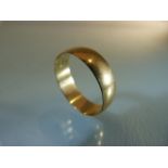 9ct Gold Gents Wedding band - approx weight 3.3g