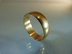 9ct Gold Gents Wedding band - approx weight 3.3g