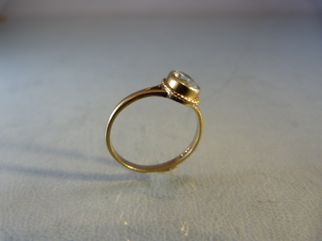 9ct Vintage ladies dress ring with central stone possibly aquamarine - Image 6 of 6