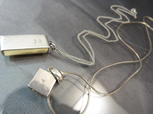 Two vintage Contemporary silver pendants. (1) Designer pendant approx 30.62mm (including bale) x 9. - Image 5 of 5