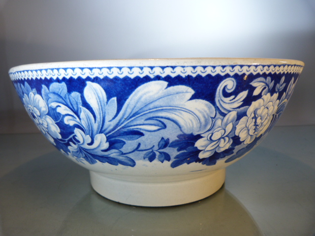 18th and 19th Century Pearl Ware - 1) Large blue and white mixing footed bowl (slightly askew) - Image 5 of 18