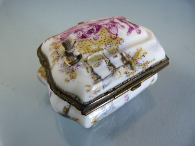 Antique Porcelain - Meissen pill pot decorated with scenes, along with a Dresden candle stick with - Image 9 of 19