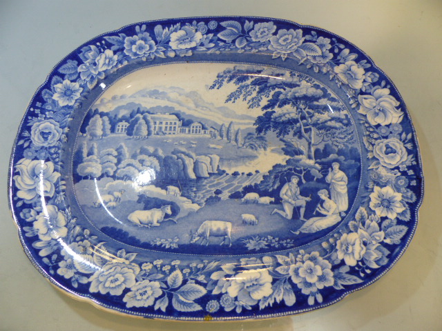 Two 19th century and earlier Pearl ware blue and White meat plates. Both depicting estate houses - Image 4 of 5