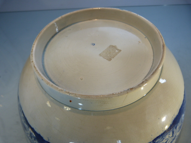 18th and 19th Century Pearl Ware - 1) Large blue and white mixing footed bowl (slightly askew) - Image 13 of 18