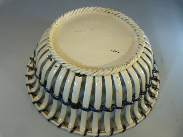 WEDGWOOD - Pearlware chestnut basket c.1800 with blue underglaze. Impressed Wedgwood to base. - Image 8 of 10