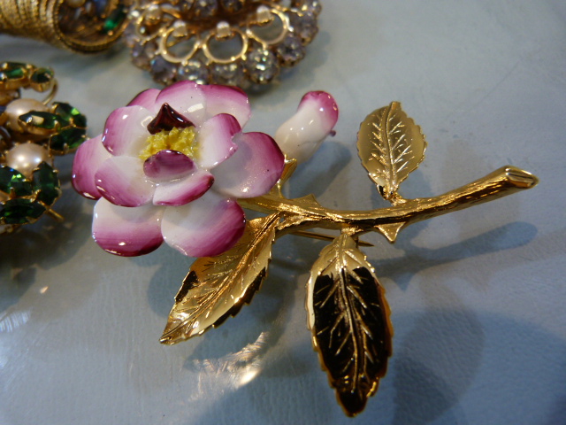 WITHDRAWN:Designer Costume jewellery Brooches, including Kramer, Monet, Art and three others. - Image 3 of 6