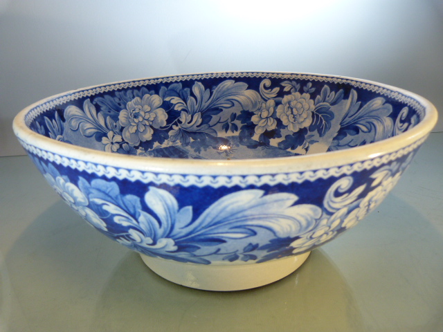 18th and 19th Century Pearl Ware - 1) Large blue and white mixing footed bowl (slightly askew) - Image 6 of 18