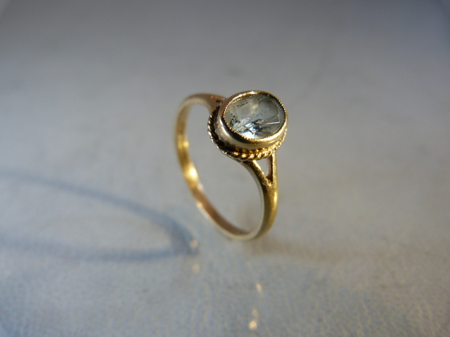 9ct Vintage ladies dress ring with central stone possibly aquamarine - Image 2 of 6