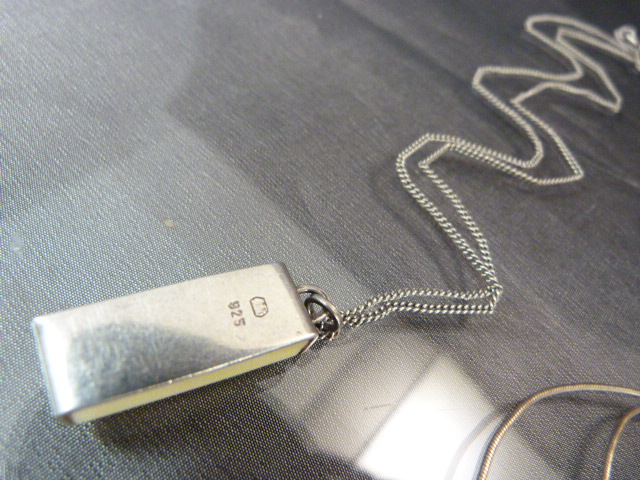 Two vintage Contemporary silver pendants. (1) Designer pendant approx 30.62mm (including bale) x 9. - Image 3 of 5