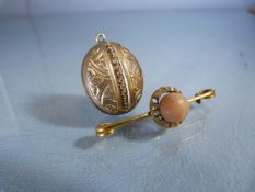 High Carat Gold Bar Brooch approx:41.5mm wide, and set with an approx: 8mm Coral bead surrounded