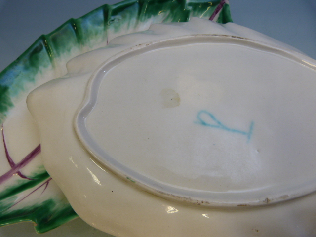 Pair of Bow leaf dishes - 1 unmarked. - Image 4 of 4