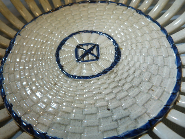 WEDGWOOD - Pearlware chestnut basket c.1800 with blue underglaze. Impressed Wedgwood to base. - Image 5 of 10