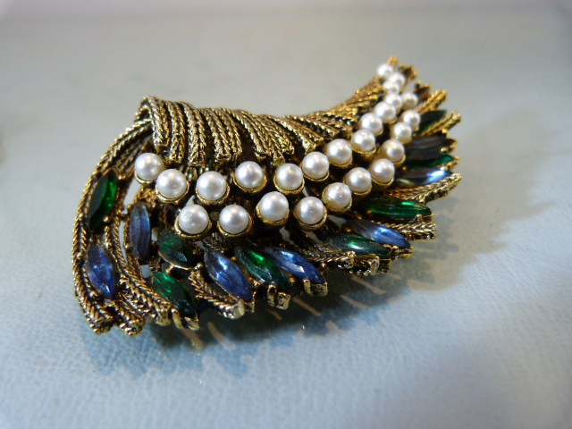 WITHDRAWN:Designer Costume jewellery Brooches, including Kramer, Monet, Art and three others. - Image 6 of 6