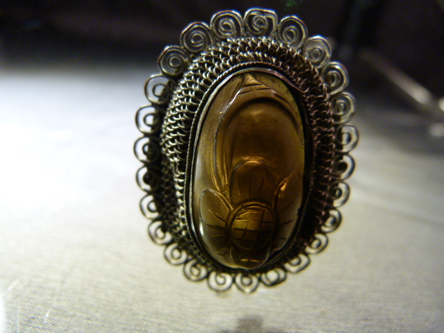 Chinese Export Silver filigree brooch - Centre stone possibly obsidian/opaque onyx and carved with a - Image 3 of 4