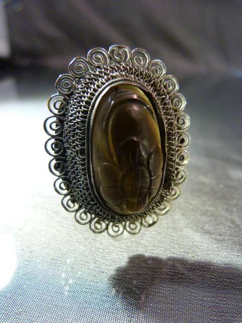 Chinese Export Silver filigree brooch - Centre stone possibly obsidian/opaque onyx and carved with a - Image 2 of 4