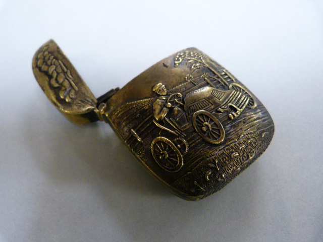 Brass cased Vesta with embossed decoration depicting a vintage automobile - Image 2 of 3