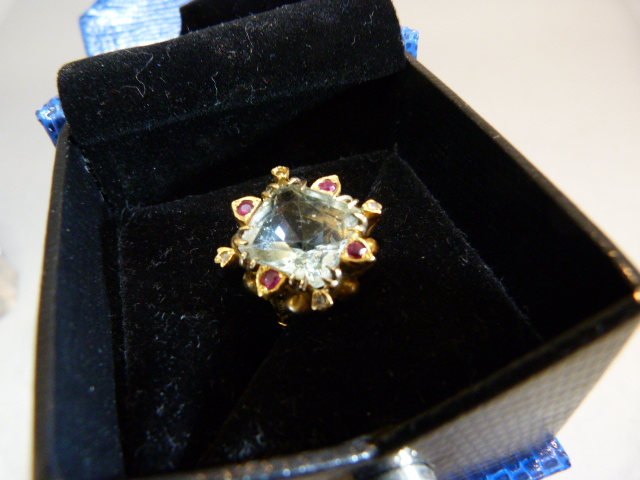 Antique Gold Metal (possible foreign Gold) ornate ring with large central stone supported by Ruby - Image 10 of 10