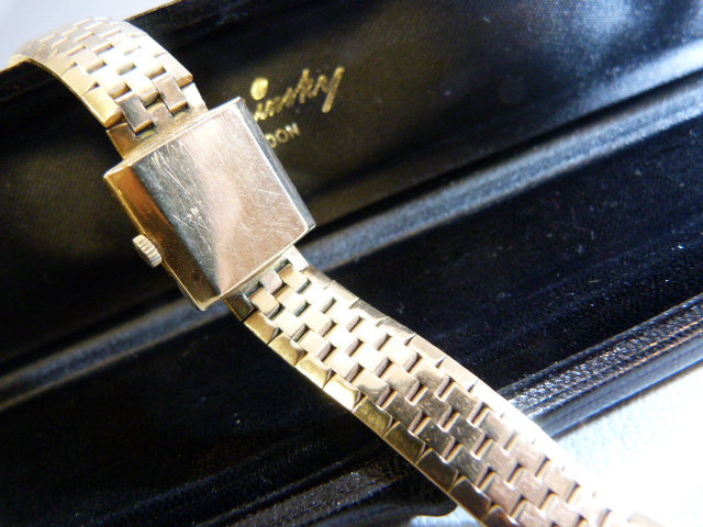 Kutchinsky: A ladies Kutchinsky of London 9ct GOLD dress watch (total weight approx 30.3g) with both - Image 6 of 10