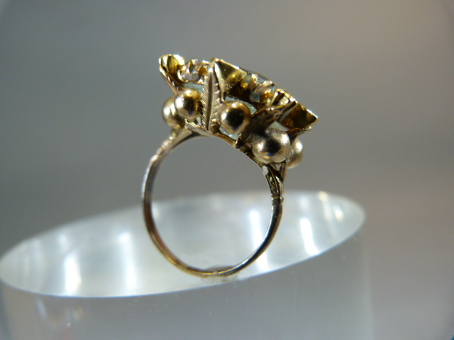 Antique Gold Metal (possible foreign Gold) ornate ring with large central stone supported by Ruby - Image 3 of 10