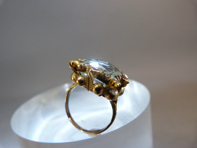 Antique Gold Metal (possible foreign Gold) ornate ring with large central stone supported by Ruby - Image 4 of 10