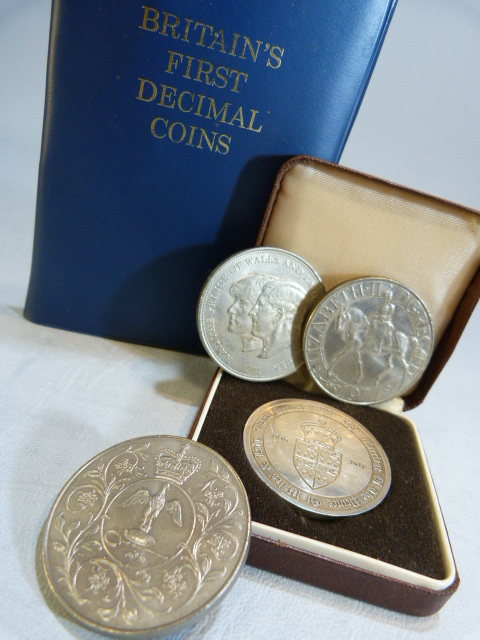 Three silver crowns, along with a hallmarked silver coin commemorating the marriage of the Prince of - Image 2 of 4