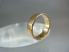 9ct Gold wedding ring size Q total weight approx 5.5g